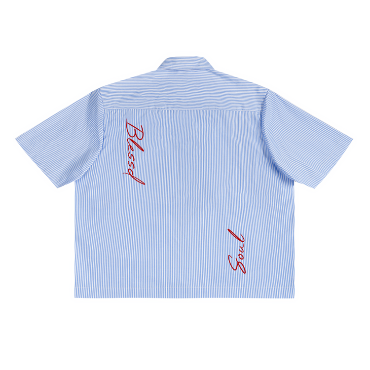 oversized logo shirt casual look
